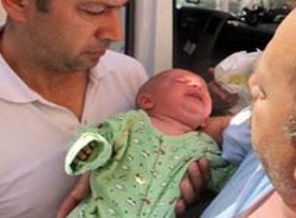 Biber gazı minicik bebeği de vurdu