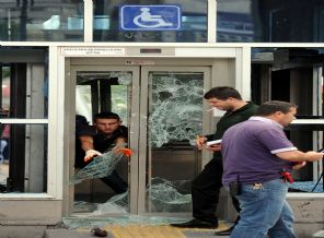 Kızılay Meydanı enkaza döndü, gazın etkisi hala sürüyor