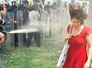 AİHM: Yüze gaz sıkmak işkence