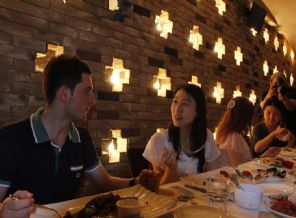 Kore Savaşı Vakfı, gazi torunları ile Türk yemeği yedi