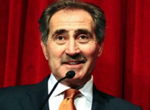 Ertuğrul Günay'dan şimdi de bayrak twiti