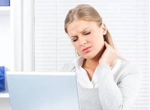 Masa başı çalışmak sinir sıkışması nedeni