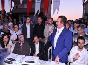 Orhan Gencebay, Tuzla'da sokak iftarına katıldı
