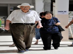 KKTC'de erken genel seçim: Küçük ve Yorgancıoğlu oylarını kullandı