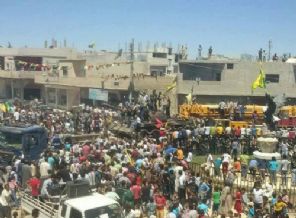 PKK/PYD Nusra'dan elde ettiği tankları Kobani'ye getirdi PKK/PYD Nusra'dan elde ettiği tankları Kobani'ye getirdi