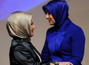 'Hayrünnisa Gül tesettürün içini boşalttı, Emine Erdoğan'ın kıyafeti yozlaştı!'