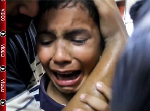 Annesi ölen Mısırlı çocuğun feryadı