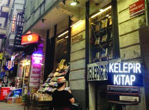 Beyoğlu'ndaki kitapçılar bir bir kapanıyor