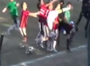 Kırmızı kart gösteren hakeme: Dömivole