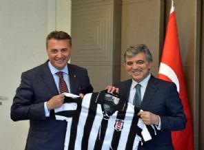 Cumhurbaşkanı Gül'e Beşiktaş forması hediye edildi