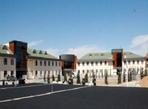 Öğrencilere çift dilli eğitim fırsatı