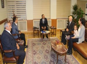 Kaçırılan pilot Ağca, Elazığ Valisi Koçak'ı ziyaret etti