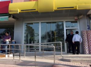 Adana'da PTT Bank şubesi soyuldu