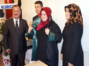 Denizli'de başörtüsüyle yemin eden ilk avukat Sena Özer oldu