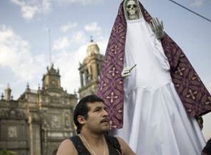 Meksika'da şeytan saldırılarına karşı cin kovucu aranıyor!