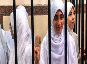 Mısır'da 14 genç kıza 11'er yıl hapis