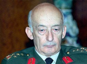 Teoman Koman vefat etti