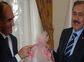 Eroğlu bıyıklarını kesecek mi?