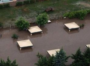 Ağaoğlu'nun sitesini su bastı