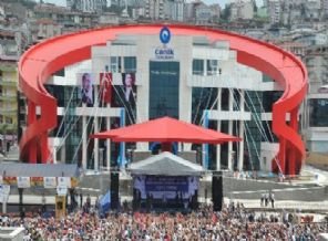 Başbakan Ay yıldızlı binayı açtı