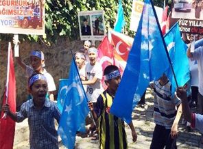 Doğu Türkistanlılar'dan Çin protestosu