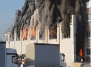 Patlamalar oldu, Yol trafiğe kapatıldı