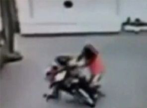 Böylesi görülmedi! Kapkaççıyı perişan eden kız