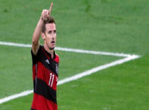 Klose'den tarihi gol!