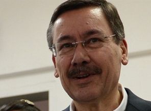 Melih Gökçek: Yıldız Tilbe, seni alkışlıyorum Melih Gökçek: Yıldız Tilbe, seni alkışlıyorum