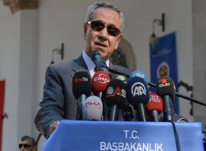 Arınç, geçmişe döndü