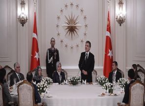 Gül'den şehit ailelerine iftar