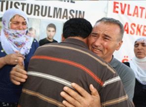 2 genç daha evlerine döndü