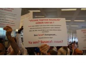 Havalimanı'nda İsrail Protestosu