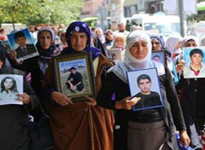 Diyarbakırlı ailelerin bekleyişi sürüyor