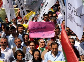 İstanbul'da yüzlerce kişi Kobane için yürüdü