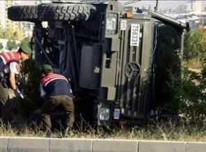 Siirt'te askeri araç kaza yaptı