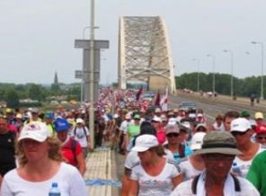 Geleneksel Nijmegen yürüyüşü başladı
