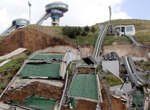 Türkiye’nin tek atlama kulesi çöktü