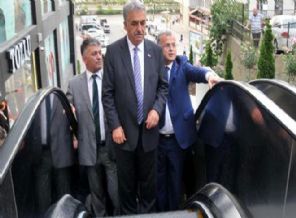 Bakan'ın açılışını tweetler iptal ettirdi