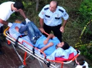 Bayrak indirirken vurulan şahıs taburcu edildi