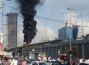 Mecidiyeköy'de araç yangını