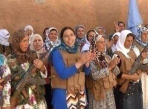 Sınırın ötesinde kadınlar silahlandı