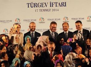 Başbakan'dan genç kızlara evlilik tavsiyesi