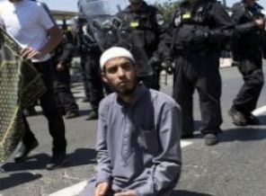 İsrail askerleri Mescid-i Aksa'ya girdi