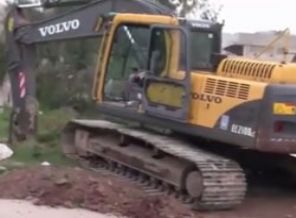 Muhalifler  sığınak inşa ediyor