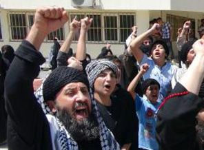 Saadetli gençlerle Aczimendiler kavga etti