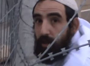 Filistin bayrağını indirmek isteyen Yahudi'nin yaptığına bakın - Video