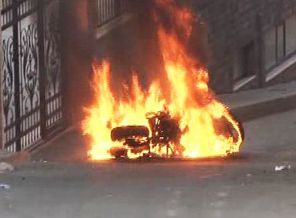 Polisler canlarını zor kurtardı