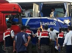 Yolcu otobüsü ile TIR çarpıştı: 31 yaralı