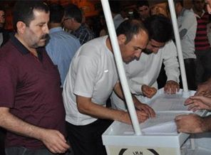 Canlı kalkan olmak için sıraya girdiler